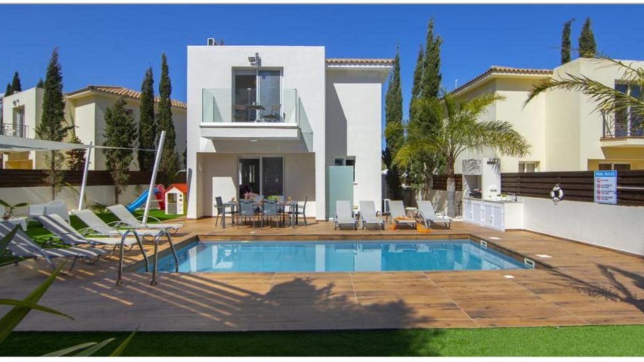 Tsokkos Family Villa - Pool Garden Walk To Beach بروتاراس المظهر الخارجي الصورة