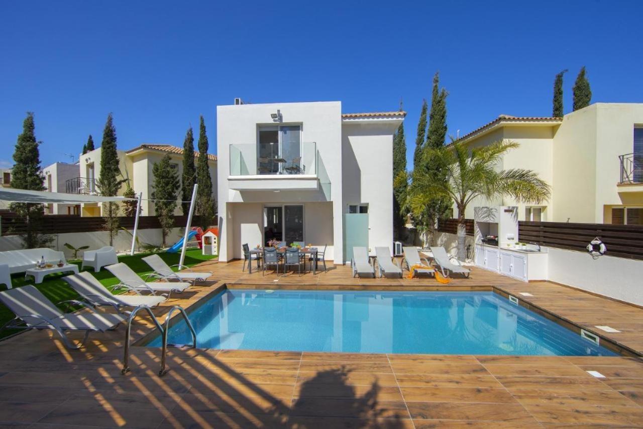 Tsokkos Family Villa - Pool Garden Walk To Beach بروتاراس المظهر الخارجي الصورة