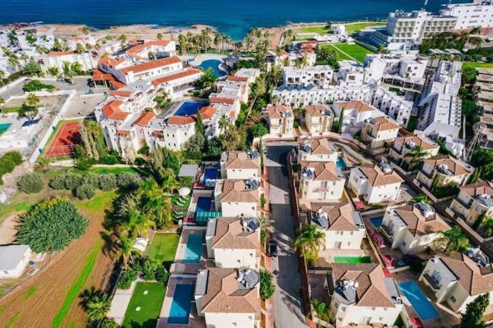 Tsokkos Family Villa - Pool Garden Walk To Beach بروتاراس المظهر الخارجي الصورة