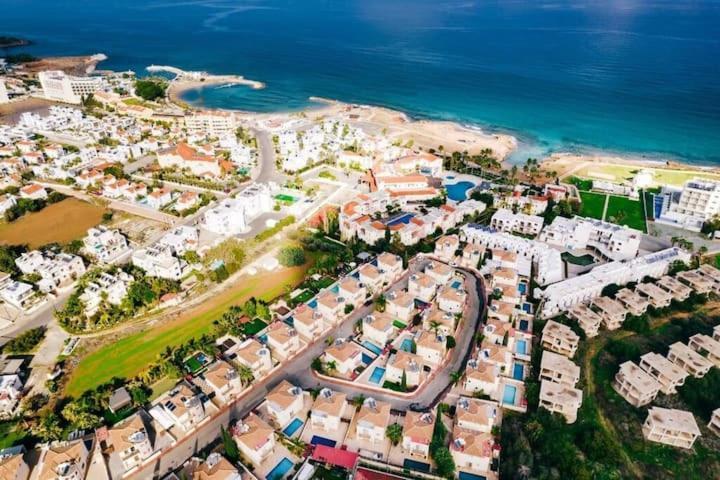 Tsokkos Family Villa - Pool Garden Walk To Beach بروتاراس المظهر الخارجي الصورة